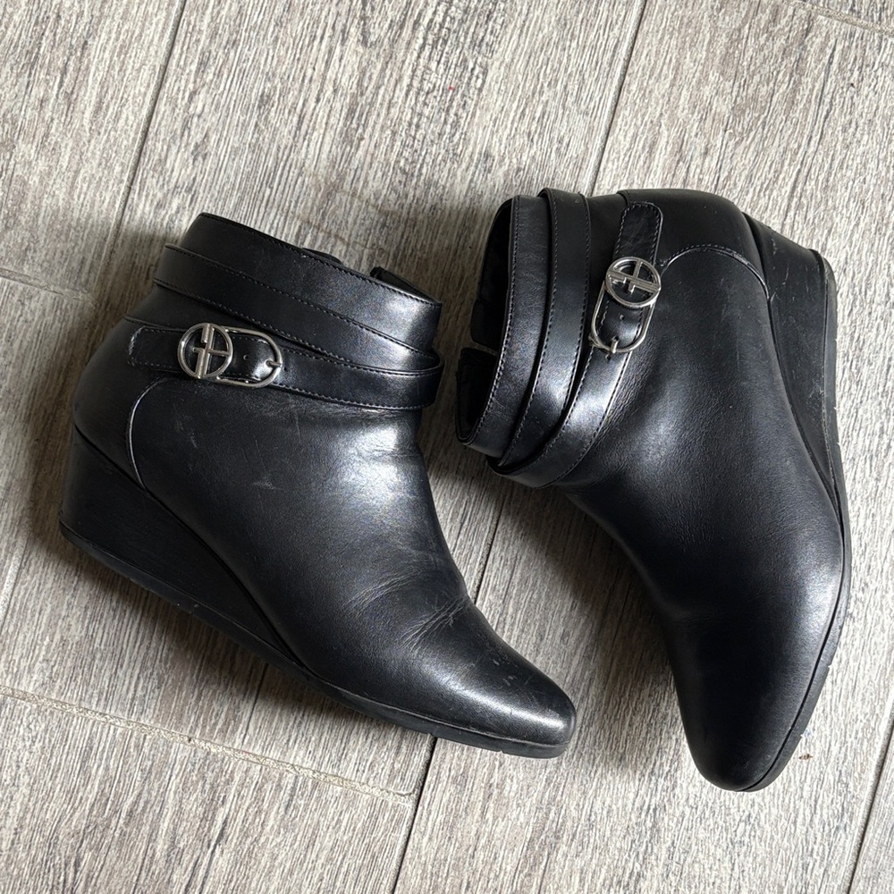 Giani Bernini Black Leather Ankle Wedge Memory Foam Boots with Buckle Strap